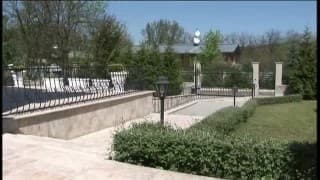 Bonny Bon in einer Luxusvilla anal gefickt Bonny Bon in einer Luxusvilla anal gefickt