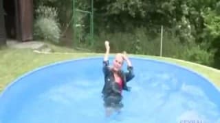 Junge Blondine in erstaunlichem POV Junge Blondine in erstaunlichem POV