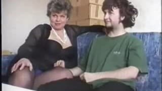 Älteres Paar probiert neue Sextoys aus