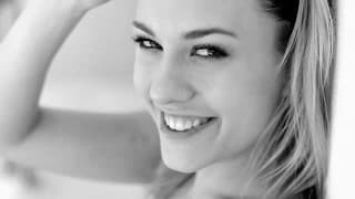 Sie befriedigt sich mit ihrem Dildo