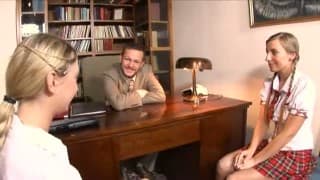 Nachhilfe mit zwei jungen Schülerinnen