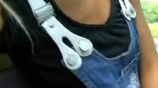 Ein bisschen Geld zum Zeigen ihres Körpers