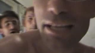 Diese drei schwulen Freunde haben viel Spaß!