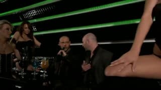 Sie treffen Fremde in einem Nachtclub