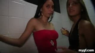 Eine versaute Studentin liebt Mösen und Pimmel