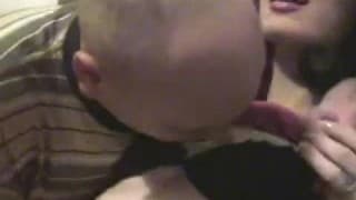 Eine Amateurin mit Brille wird gefickt!