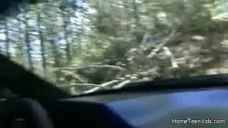 Kleiner Fick draußen mit ihrem Freund