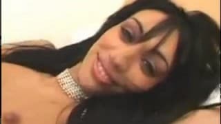 Die Araberin, die nach dem Schwanz greift