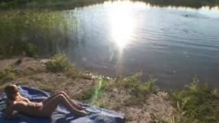 Drei Kerle ficken ein besoffenes Mädchen!