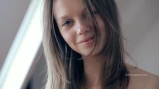 Sie masturbiert in Full HD für uns