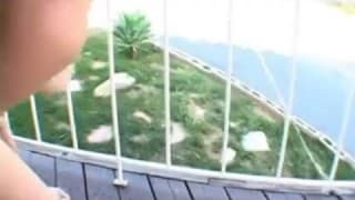 Heiße Braut lässt ihren Arsch ficken