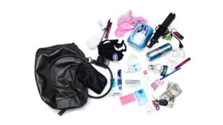 Jasmine W hat Action auf der Couch