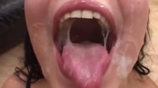 Bukkake for diese große junge Schlampe! Bukkake for diese große junge Schlampe!