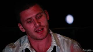 Karlie Simon gefickt von muskulösem Mann