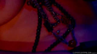 Karlie Montana treibt es wild mit ihrem Dildo