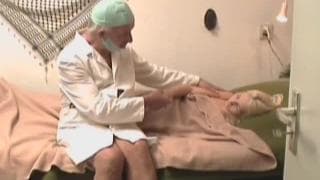 Melissa lässt sich vom Penis untersuchen