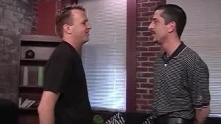 Schwule Freunde ficken im Wohnzimmer