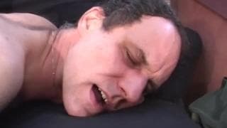 Er wird Schmerzen in seinem Arschloch haben