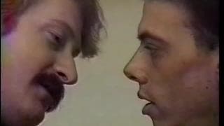 Amateurpaar fickt vor der Kamera