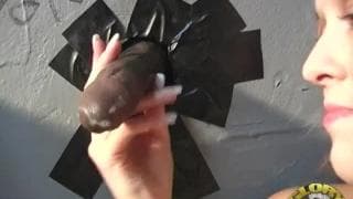 Trisha Rey ist eine schwanzlutschende Hure