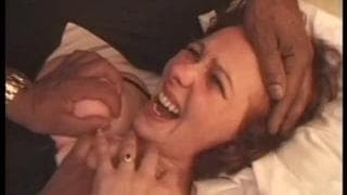 Diese ältere Französin hat einen Gangbang Diese ältere Französin hat einen Gangbang