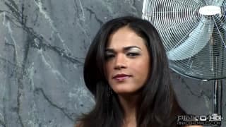 Dieser vollbusige Shemale hat gerne Analsex