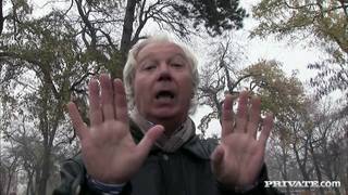 Jenny Noel wird im Park aufgerissen