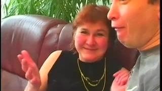 Stepanka fickt auf der Couch gut