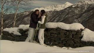 Gilda Roberts und Zafira ficken im Schnee Gilda Roberts und Zafira ficken im Schnee
