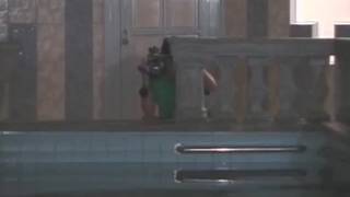 Eine notgeile Brünette genießt den Schwanz