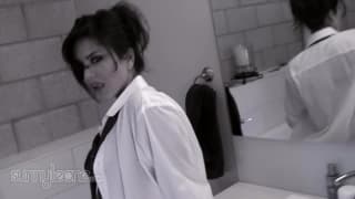 Sunny Leone wird hart in dieser Szene gefickt