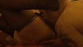 Der Mann kümmert sich blendend um seine Frau