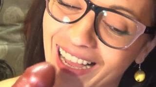 Elena Georgiana Ivan bläst ihren Dildo