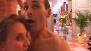 Zwei Pussies werden zur Hotel Orgie eingeladen Zwei Pussies werden zur Hotel Orgie eingeladen