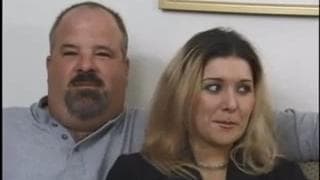 Son mari la mate pendant qu'elle baise !