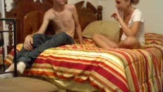 Verdammt verrücktes und junges Paar