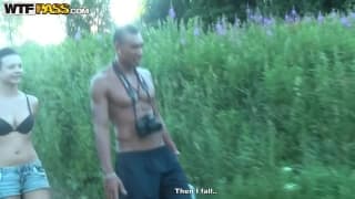 Sie will einen Schwanz draußen blasen