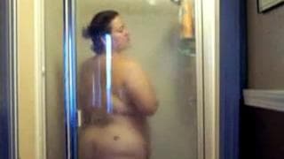 BBW masturbiert in der Dusche mit einem Dildo