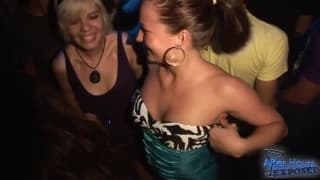 Morgan gibt einen Blowjob im Auto