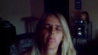 Weiblicher Amateur masturbiert in dieser Szene