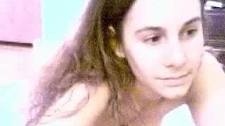Haarige Muschi masturbiert vor der Webcam Haarige Muschi masturbiert vor der Webcam