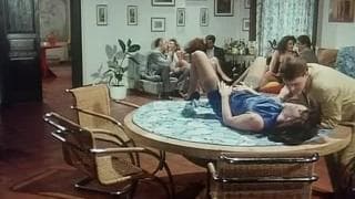 Die Schauspielerin Moana Pozzi in einer Orgie