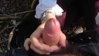 Diese Asiatin bläst gerne Schwänze!