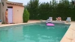 Sex im Pool ist sehr erfrischend