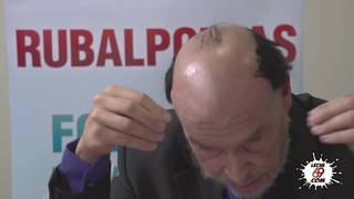 Diese alten Kerle ficken zwei junge Frauen