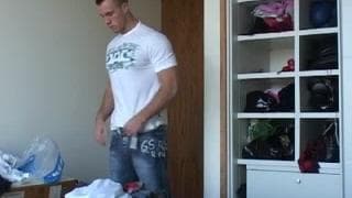 Er masturbiert gerne für uns