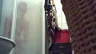 Dieses junge Mädchen wird im Geheimen gefilmt