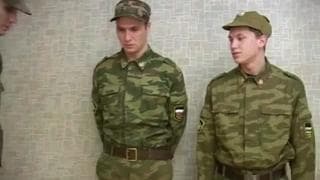 Drei verführerische und schwule Soldaten