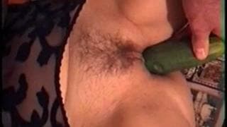 Amateur ist sehr erregt von dieser Gurke