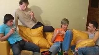 Diese zwei Besoffenen ficken sehr gut Diese zwei Besoffenen ficken sehr gut